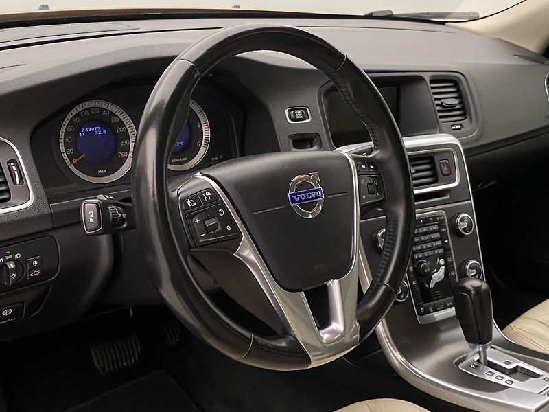 Volvo S60 D3 SUMMUM AUT  - fotka 18 z 46
