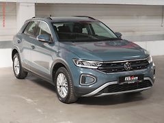 Volkswagen T-Roc (2023) 1.5TSi, 2.maj,ČR, Life, LED - fotografie inzerátu