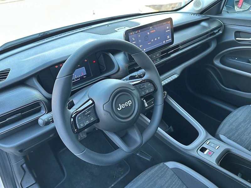 Jeep Avenger (2025) Longitude 1.2 Turbo E-hybrid - fotka 8 z 12