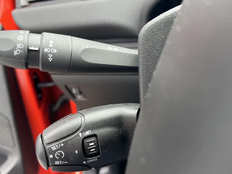 Peugeot 208 1.2*Servis*Tempomat*DPH* - fotka 19 z 37