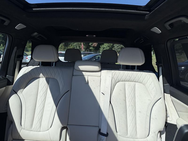 BMW X7 M50d INDIVIDUAL 7 MIST  - fotka 22 z 29