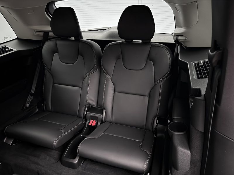 Volvo XC90 (2026) T8 AWD RECHARGE DARK PLUS 7m - fotka 17 z 29