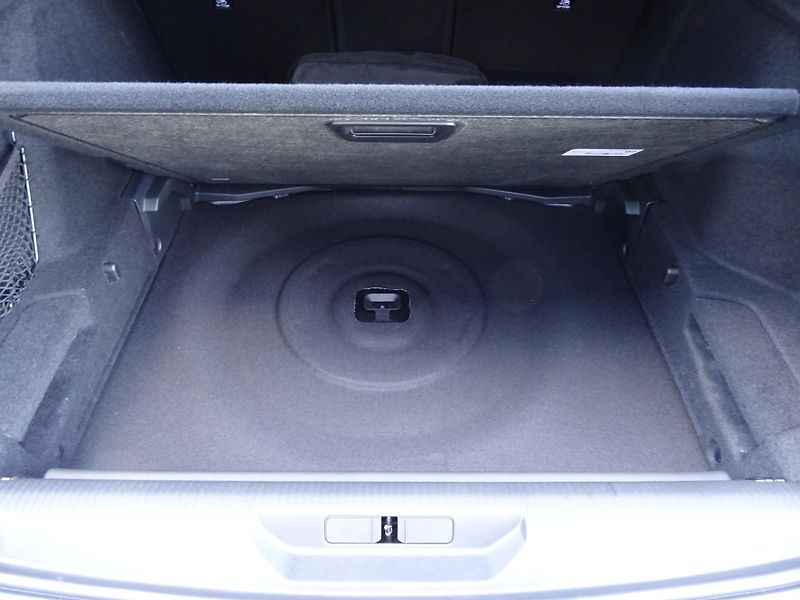 Peugeot 308 (2026) SW ALLURE Hybrid 145k e-DCS6 - fotka 12 z 41