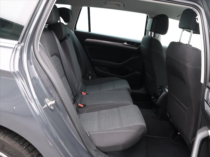 Volkswagen Passat 2,0 TDI 110kW Business Combi - fotka 12 z 30