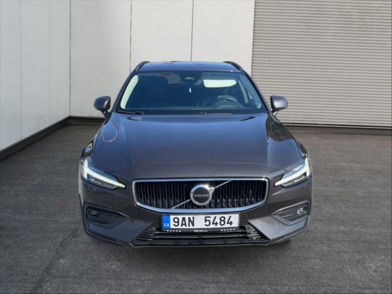 Volvo V60 2,0 B3 Core AT - fotka 2 z 11