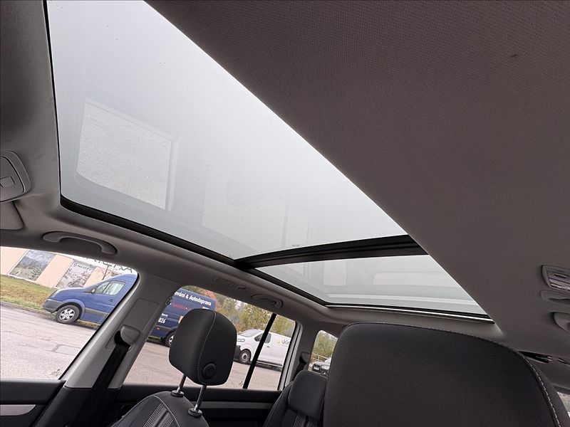 Volkswagen Touran 2,0 TDi 103kW Xen,Pano,Nez.top - fotka 27 z 42