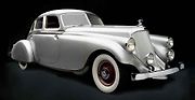 1933 Pierce-Arrow Silver Arrow Sedan, sbírka Academy of Art University Automobile Museum, San Francisco.