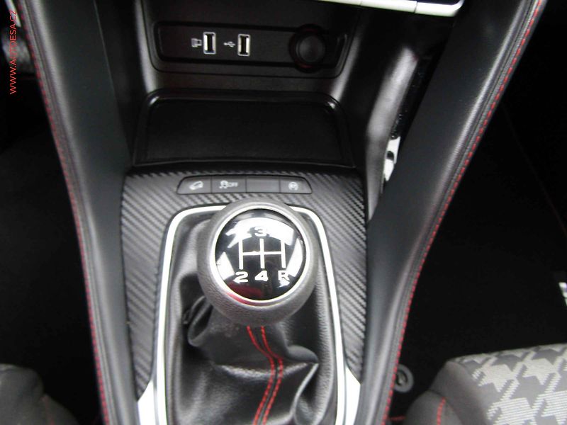 MG ZS (2022) 1.5 DVVT, ČR, AC, TZ, park - fotka 17 z 20