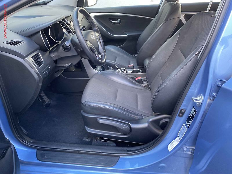 Hyundai i30 (2012) 1.6GDi, ČR, servis.kniha - fotka 9 z 16