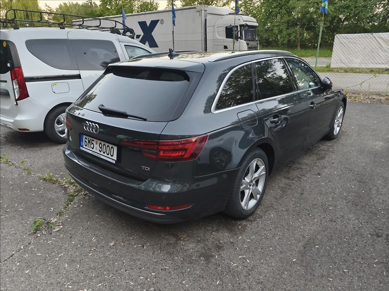 Audi A4 Avant 2,0   Sport - fotka 4 z 15