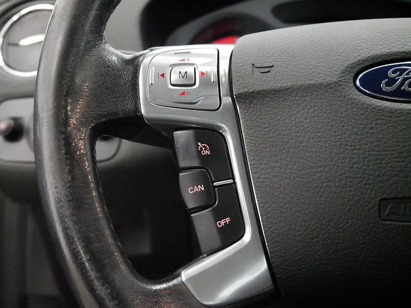 Ford Mondeo - fotka 16 z 25
