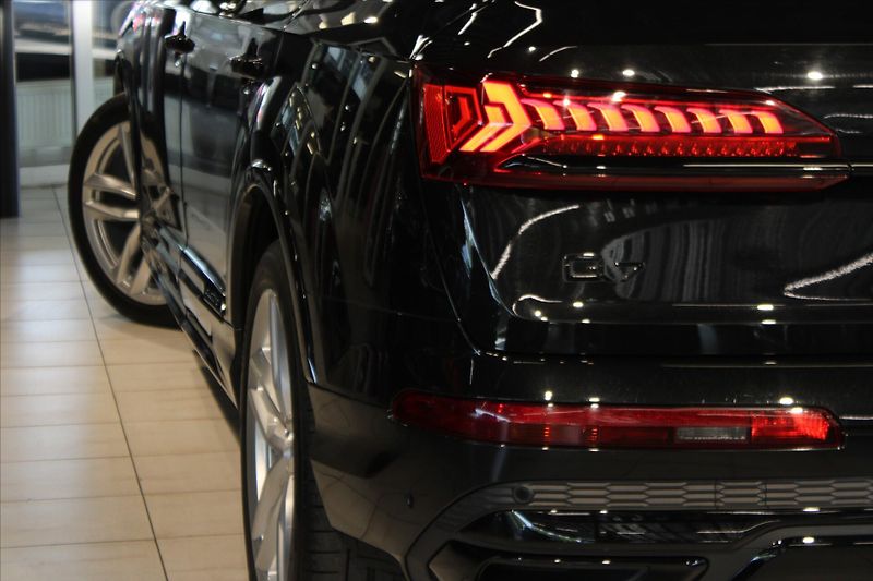 Audi Q7 50 TDi quattro Competition Plu - fotka 36 z 39