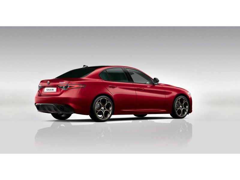 Alfa Romeo Giulia (2026) 2.0T 280k AT8 ZF Q4 4x4 Intens - fotka 3 z 6