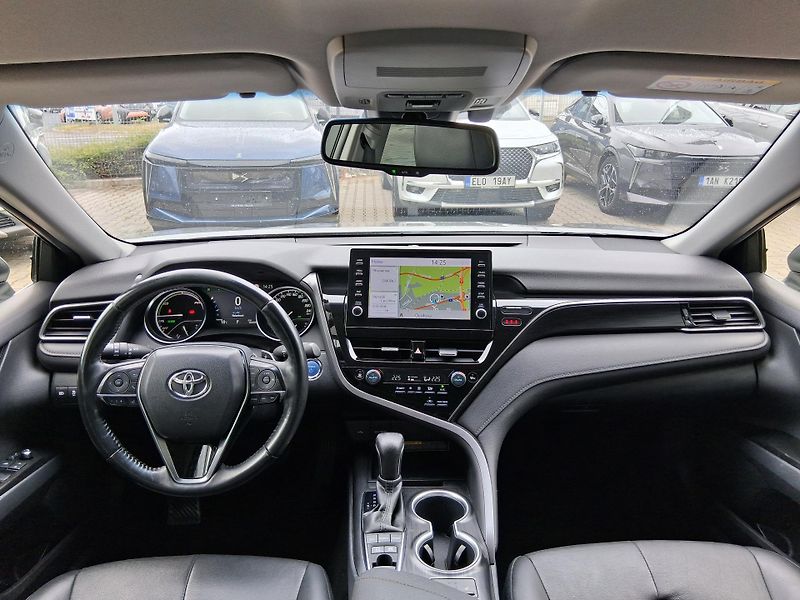 Toyota Camry EXECUTIVE 2.5 Hyb. 160 kW - fotka 2 z 31