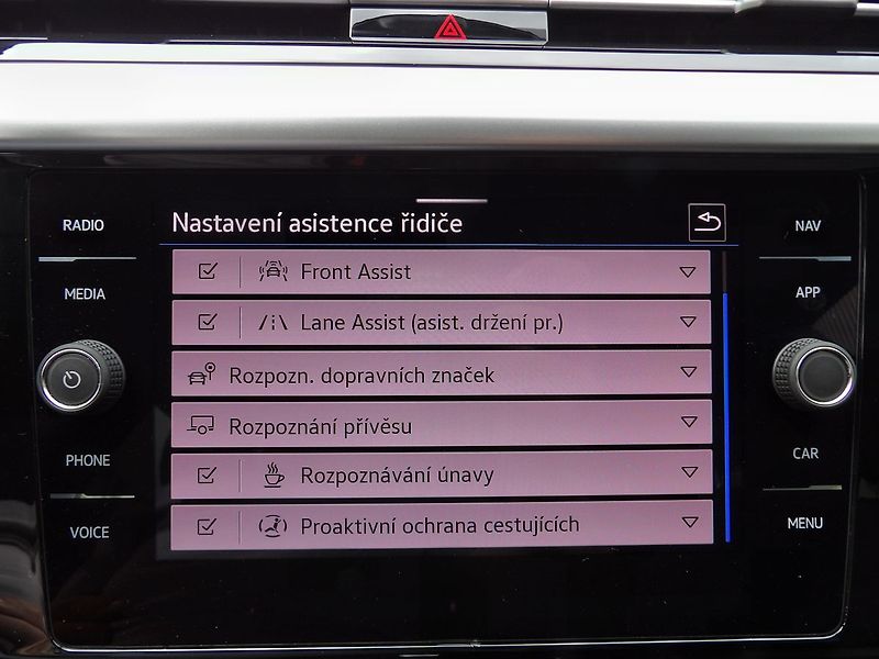 Volkswagen Arteon Shooting Brake 2.0TDI DSG 4Motion Rline Tažné - fotka 11 z 36