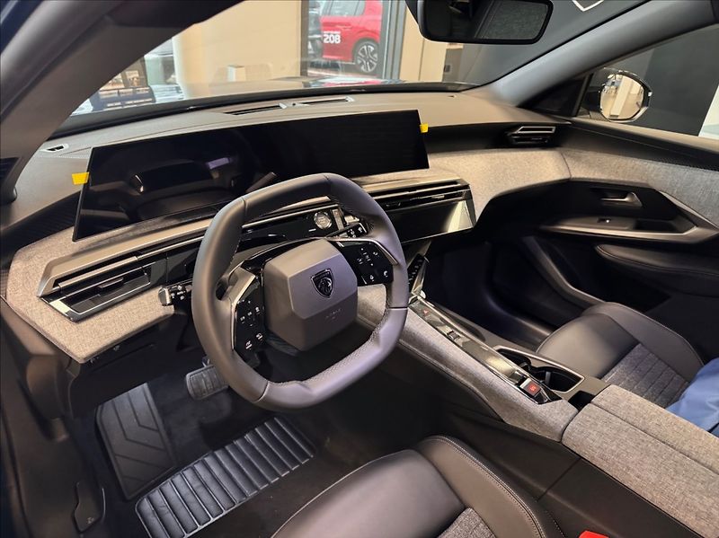 Peugeot 5008 (2025) 1,2 ALLURE Hybrid 145 e-DCS6 - fotka 6 z 8