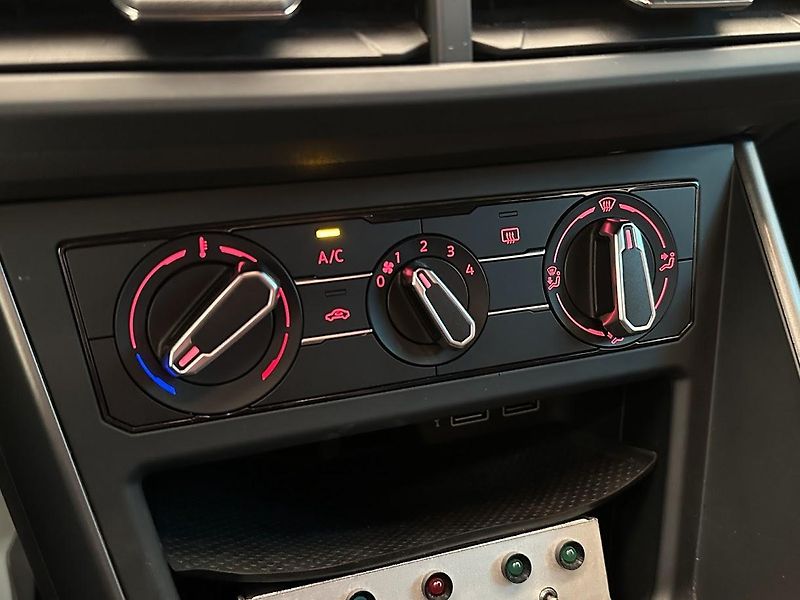 Volkswagen Polo (2022) 1.0i Comfort AUTOŠKOLA Přestav - fotka 22 z 24