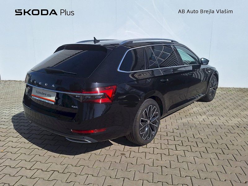 Škoda Superb (2023) COMBI / 2.0TDI / 140 kW / 7DSG - fotka 2 z 31