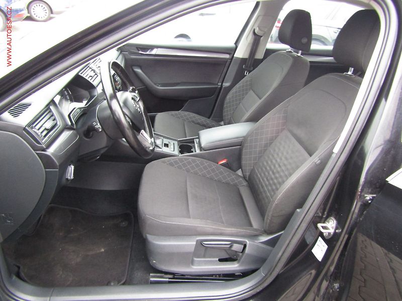 Škoda Superb (2018) 2.0 TDi, Active - fotka 9 z 17