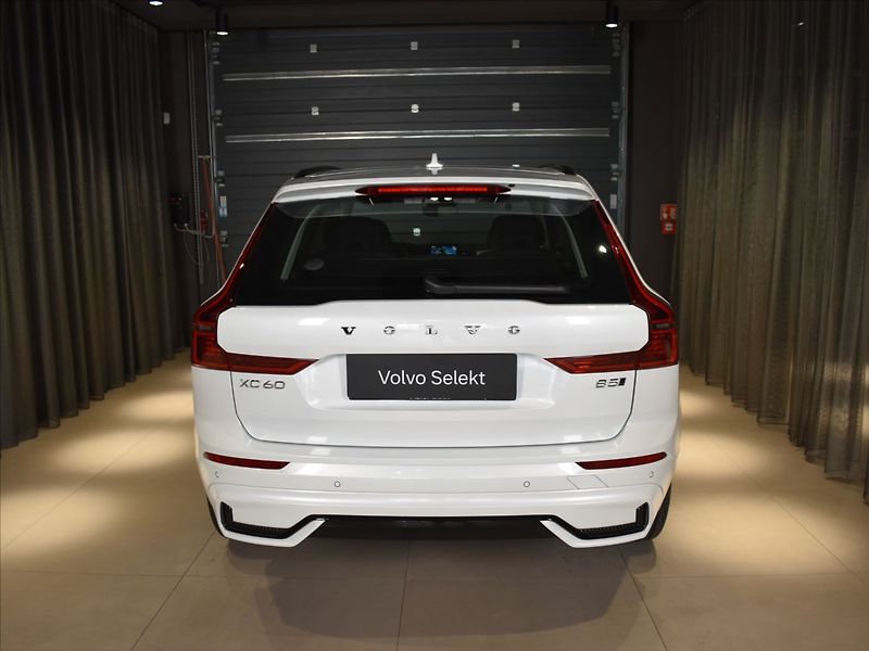 Volvo XC60 2,0 B5 AWD PLUS Bezklíč,BLIS - fotka 5 z 23