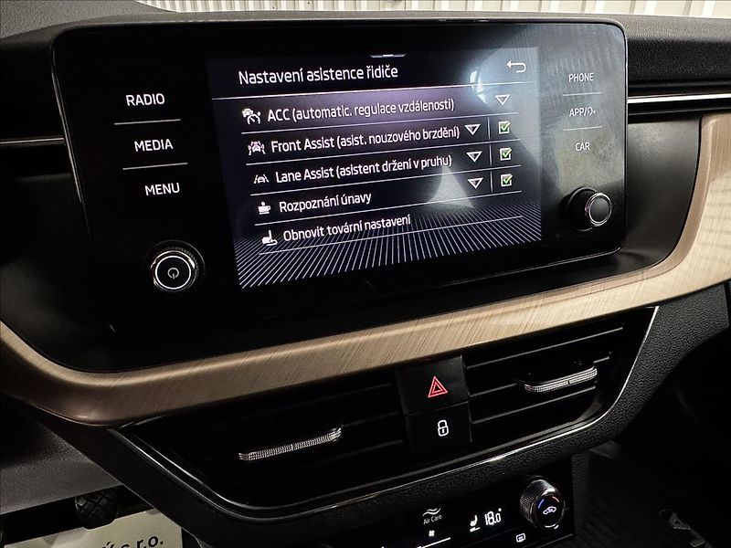 Škoda Scala 1.0TGI STYLE ACC 2XKOLA LED - fotka 24 z 42