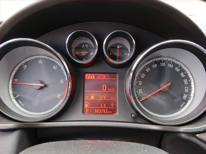 Opel Insignia (2012) 2.0 CDTI, 4X4, Automat - fotka 11 z 17