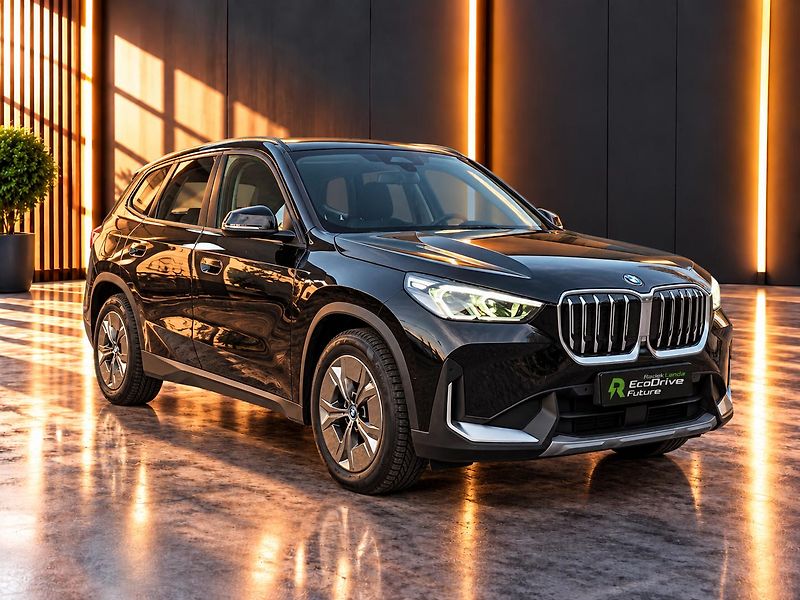BMW iX1 (2023) xDrive30 - fotka 1 z 12