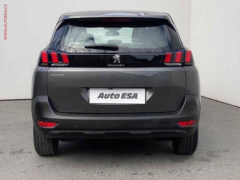 Peugeot 5008 (2023) 1.2 PT, Active, AT, LED, navi - fotka 5 z 20