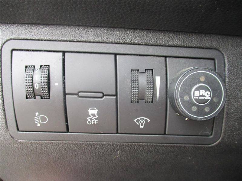 Hyundai ix20 1,6 i+LPG, Automat,servis,CZ, - fotka 18 z 28