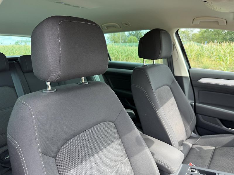 Volkswagen Passat 2.0 TDI MASÁŽ NAVIGACE 2X KOLA - fotka 34 z 40