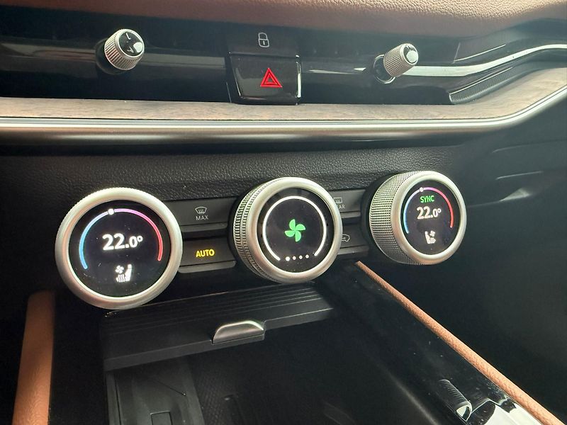 Škoda Superb Combi L&K 2.0 TDI 142kW 4x4 DS - fotka 19 z 27
