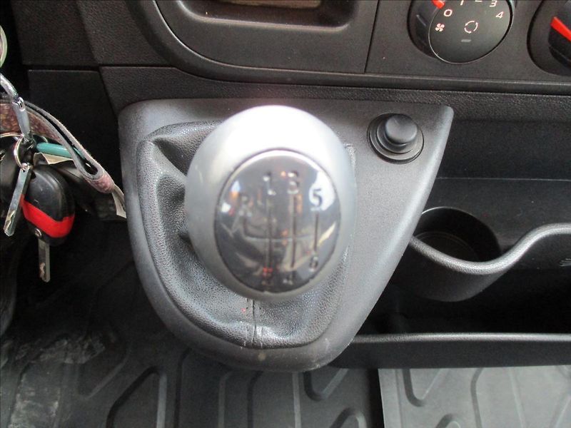 Renault Master 2,3 dCi 110k COOL DPH 12xCZaut - fotka 13 z 35