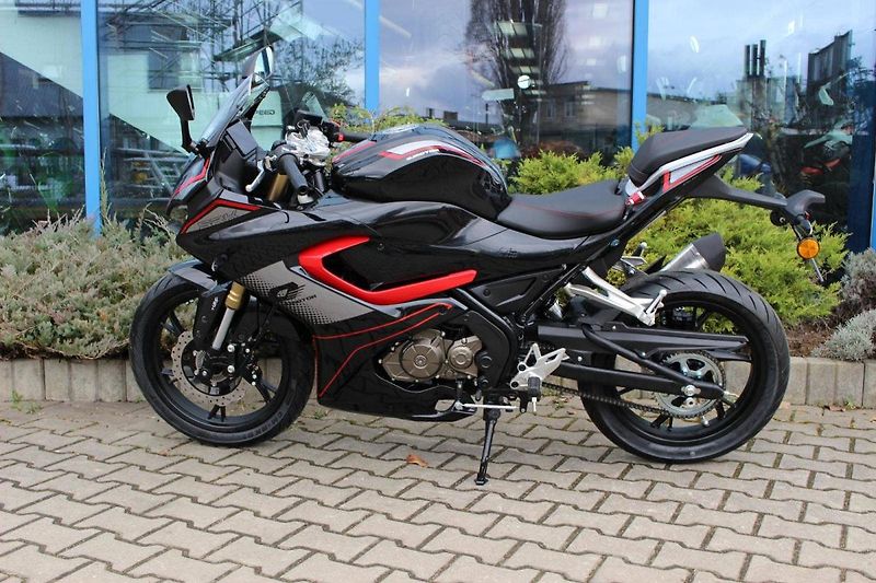 QJ Motor SRK 125 R (2025) NOVINKA 2025 SKLADEM - fotka 7 z 8