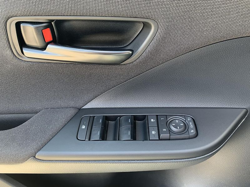 Toyota C-HR STYLE 1,8 HYBRID 90kW - fotka 24 z 32