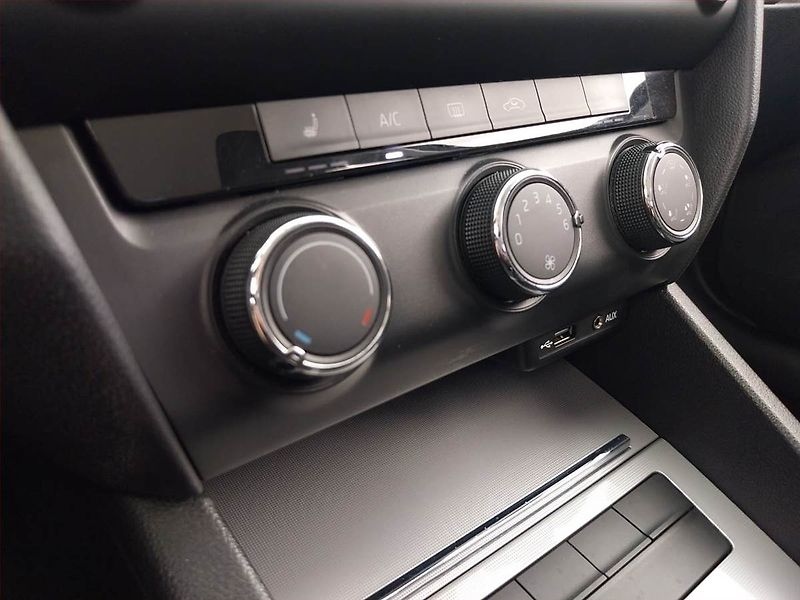 Škoda Octavia (2014) Ambition 1.4 TSI, Tempomat - fotka 16 z 19
