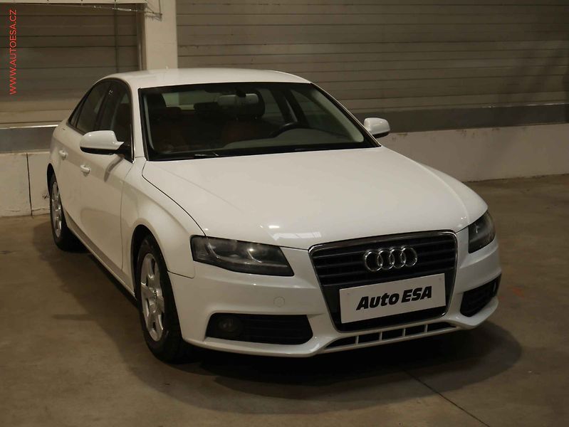 Audi A4 (2009) 2.0 TDi, 1.maj, AC, park - fotografie inzerátu
