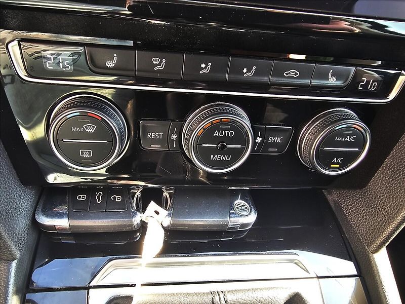 Volkswagen Passat B8 2,0TDi110KW COMFORTLINE - fotka 24 z 49