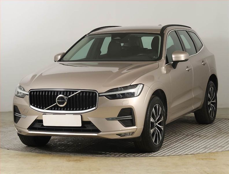Volvo XC60 (2023) B4 AWD - fotka 2 z 27