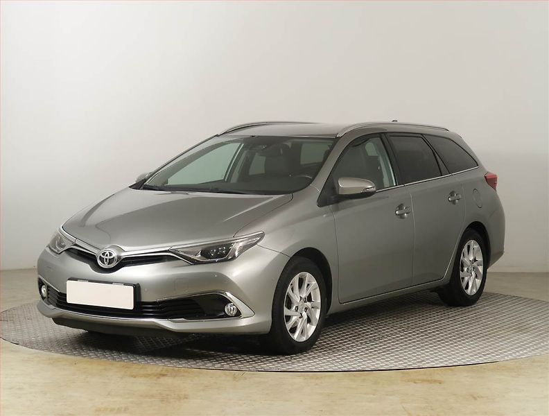 Toyota Auris (2017) Executive 1.6 Valvematic - fotka 2 z 22