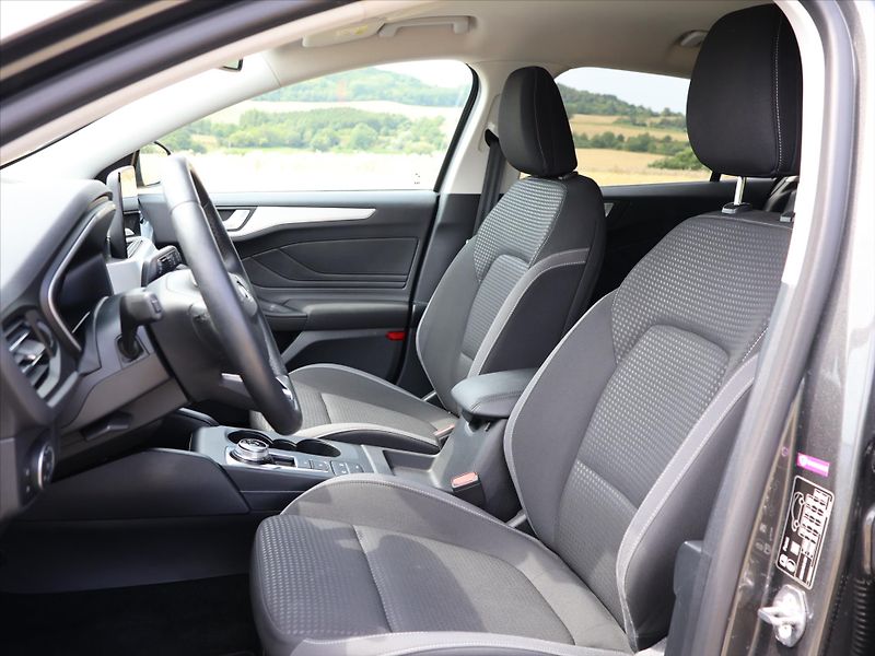 Ford Focus 1,0 EB 92kW EDIT Aut.klima Nav - fotka 11 z 37