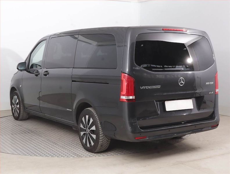 Mercedes-Benz Vito (2022) Select 119 CDI 4x4, Bus, 8Míst - fotka 4 z 19