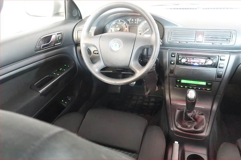 Škoda Superb (2008) 1.9 TDI, Tažné, Klima - fotka 7 z 14