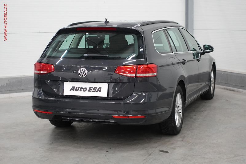 Volkswagen Passat (2015) 2.0 TDi, Comfortline, panor - fotka 4 z 21