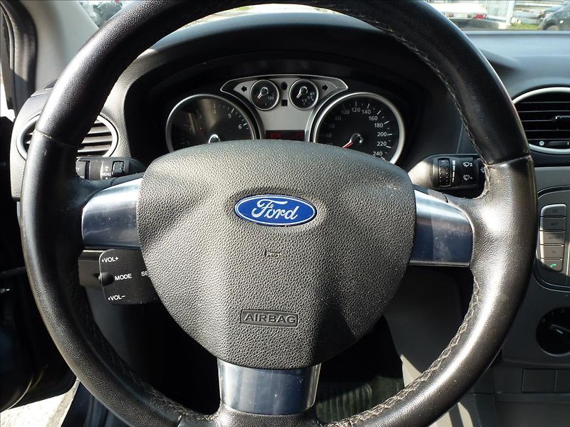 Ford Focus 1,6 16V  Elegance - fotka 32 z 48