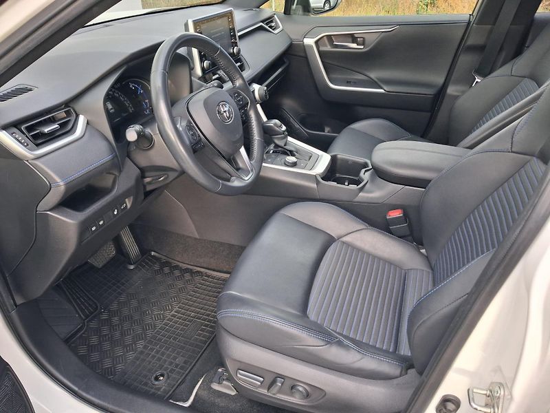 Toyota RAV4 2.5 HSD e-CVT AWD Selection - fotka 11 z 23