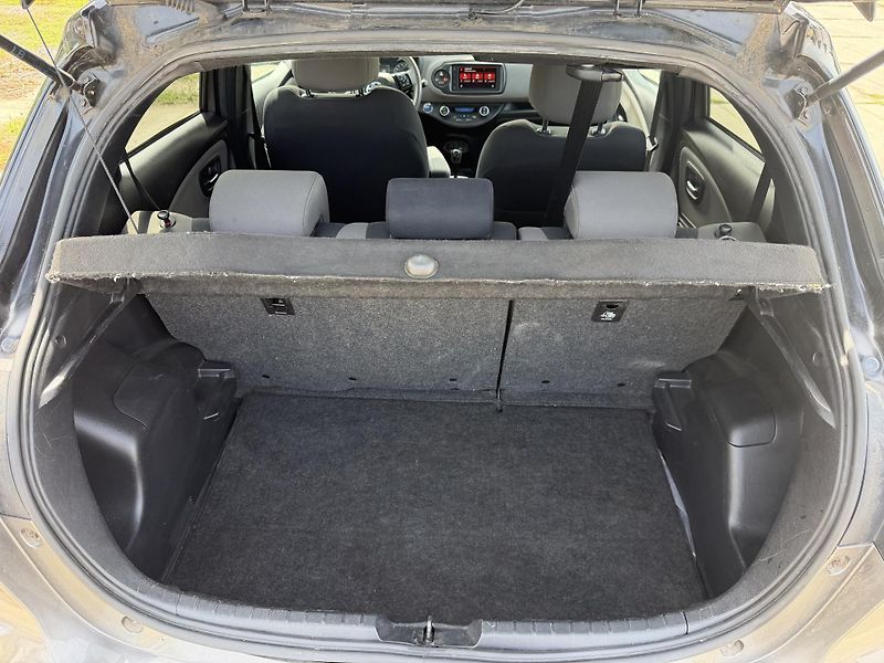 Toyota Yaris (2019) 1.5 Hybrid Select - fotka 12 z 16