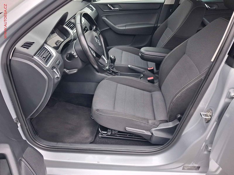 Škoda Rapid (2014) 1.6 TDi, Elegance, xenon - fotka 9 z 17