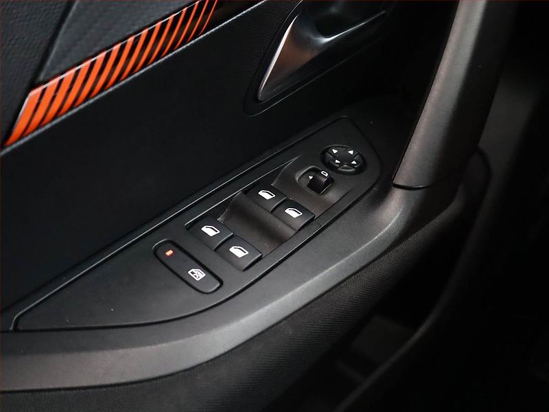 Peugeot 2008 (2020) 1.2 PureTech, Serv.kniha - fotka 15 z 16
