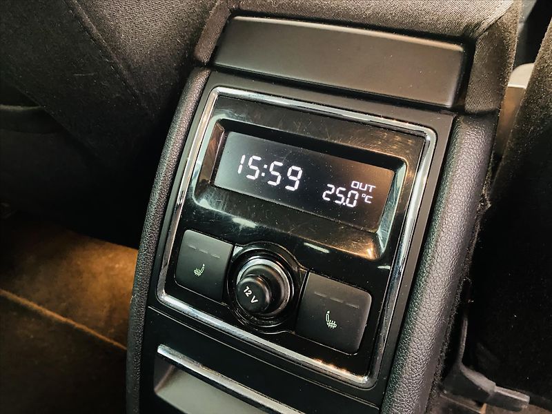 Škoda Superb 2,0 TDI 125kW 4x4 Elegance - fotka 20 z 25