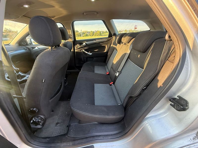 Ford Mondeo 2,0 TDI KOMBI TAŽNÉ 2X KOLA - fotka 9 z 13